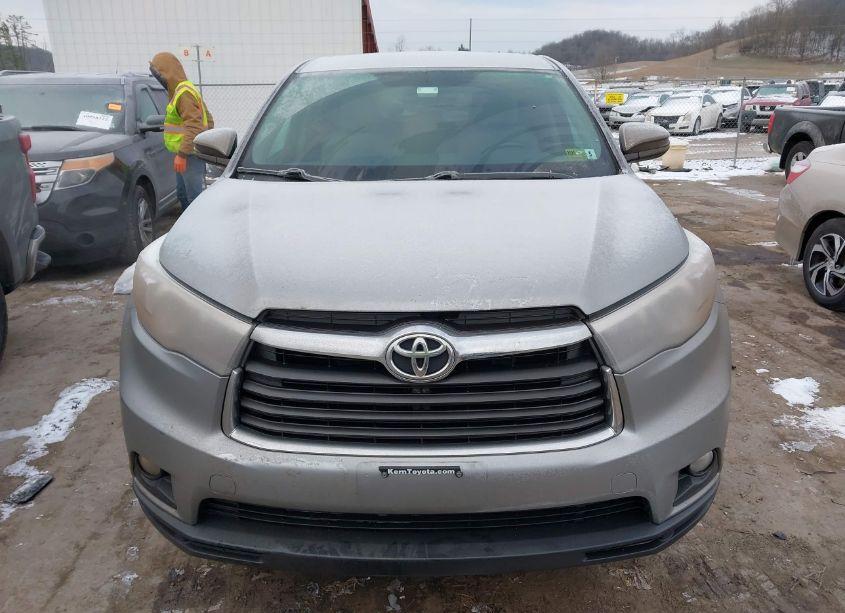Photo 12 of 2015 Toyota Highlander LE PLUS V6 (VIN 5TDBKRFH8FS173680)