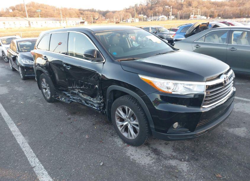 2015 Toyota Highlander LE PLUS V6 (VIN 5TDBKRFH8FS191029) main photo