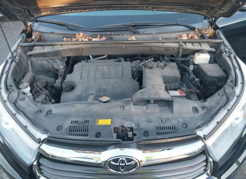 Photo 10 of 2015 Toyota Highlander LE PLUS V6 (VIN 5TDBKRFH8FS191029)