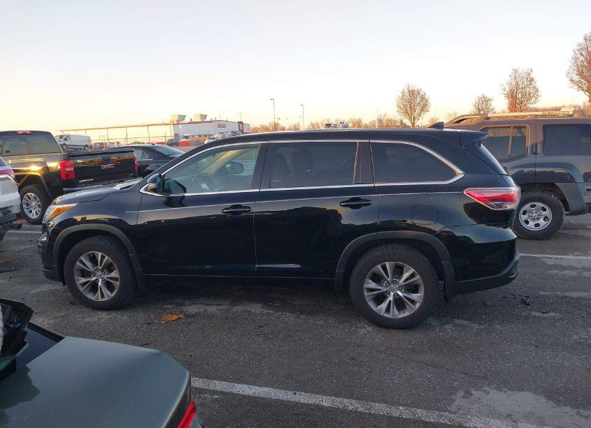 Photo 14 of 2015 Toyota Highlander LE PLUS V6 (VIN 5TDBKRFH8FS191029)