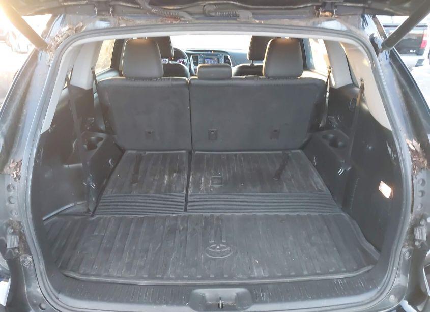 Photo 17 of 2015 Toyota Highlander LE PLUS V6 (VIN 5TDBKRFH8FS191029)