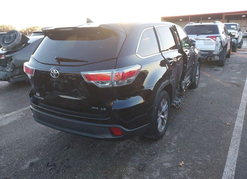 Photo 4 of 2015 Toyota Highlander LE PLUS V6 (VIN 5TDBKRFH8FS191029)