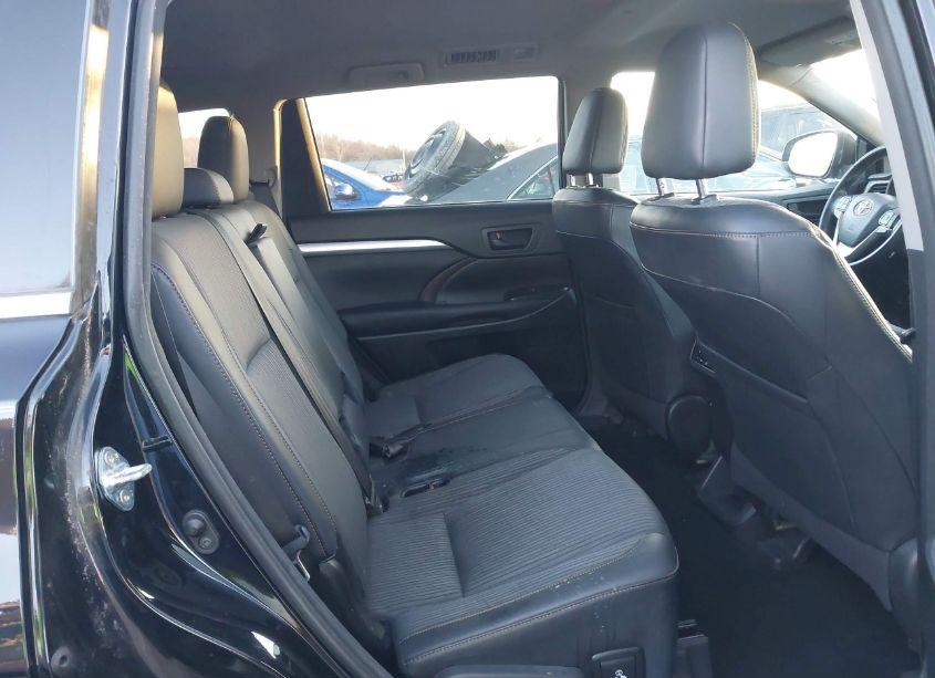 Photo 8 of 2015 Toyota Highlander LE PLUS V6 (VIN 5TDBKRFH8FS191029)