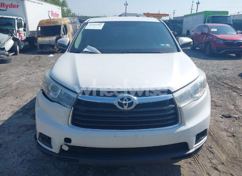 Photo 12 of 2016 Toyota Highlander LE V6 (VIN 5TDBKRFH8GS281511)