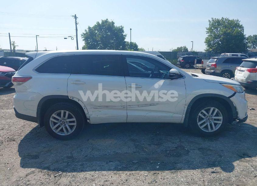 Photo 13 of 2016 Toyota Highlander LE V6 (VIN 5TDBKRFH8GS281511)