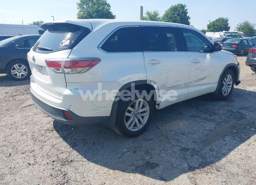 Photo 4 of 2016 Toyota Highlander LE V6 (VIN 5TDBKRFH8GS281511)