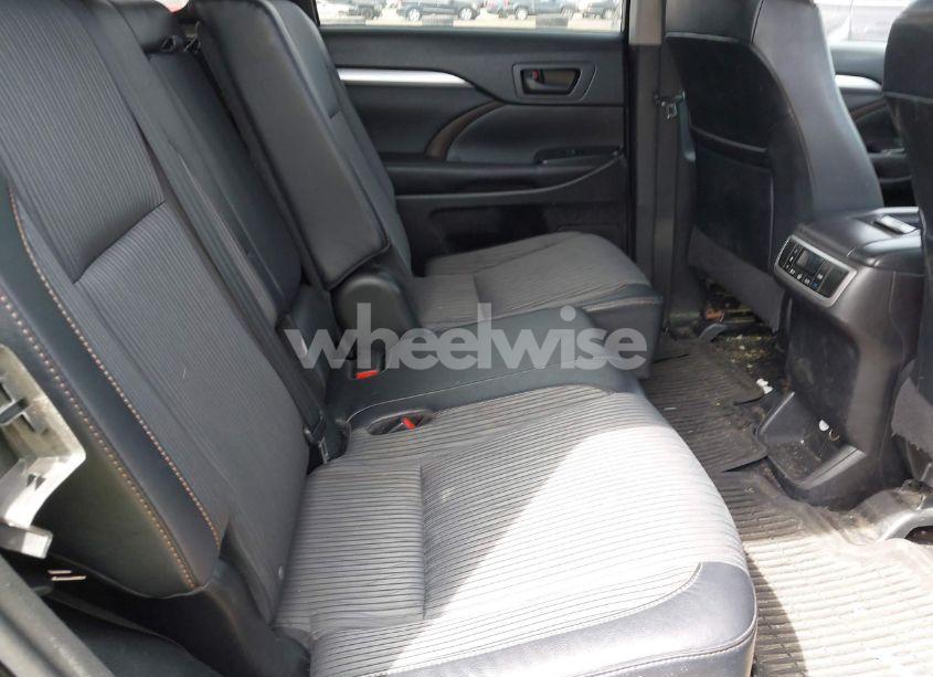 Photo 8 of 2016 Toyota Highlander LE PLUS V6 (VIN 5TDBKRFH8GS311171)