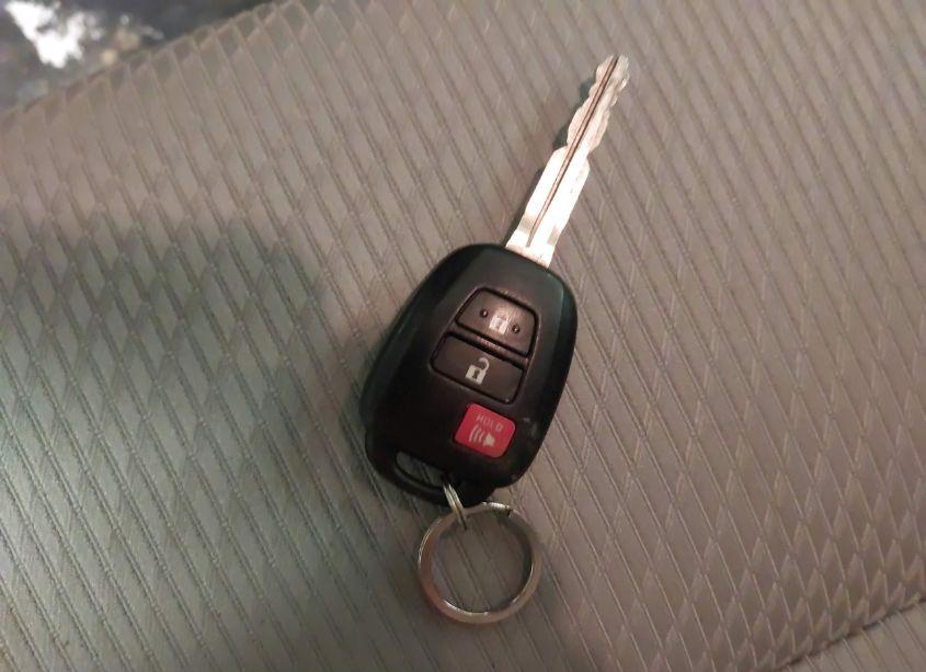 Photo 11 of 2014 Toyota Highlander LE V6 (VIN 5TDBKRFH9ES058259)