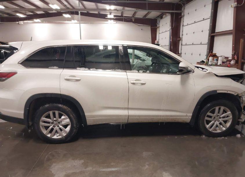 Photo 14 of 2014 Toyota Highlander LE V6 (VIN 5TDBKRFH9ES058259)