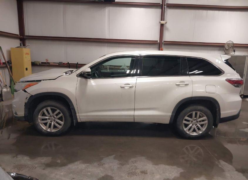 Photo 15 of 2014 Toyota Highlander LE V6 (VIN 5TDBKRFH9ES058259)