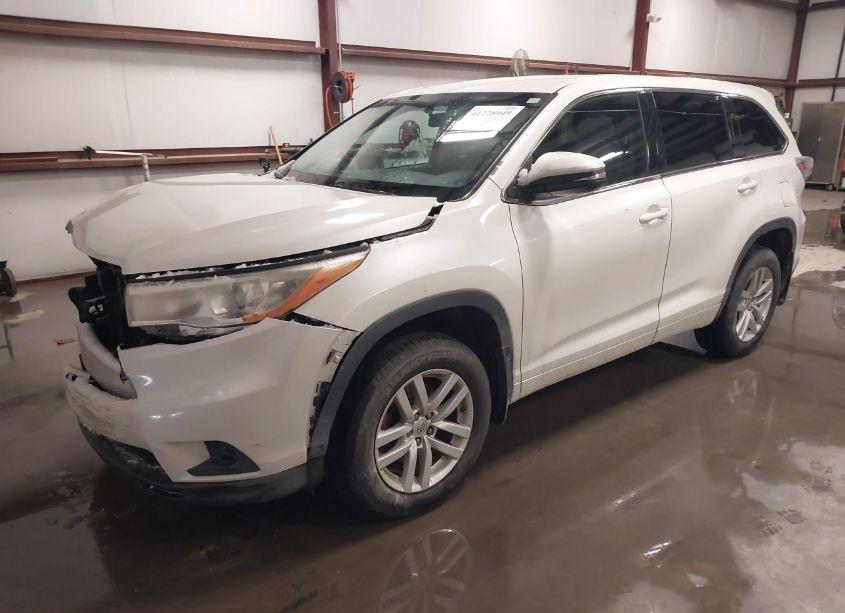 Photo 2 of 2014 Toyota Highlander LE V6 (VIN 5TDBKRFH9ES058259)