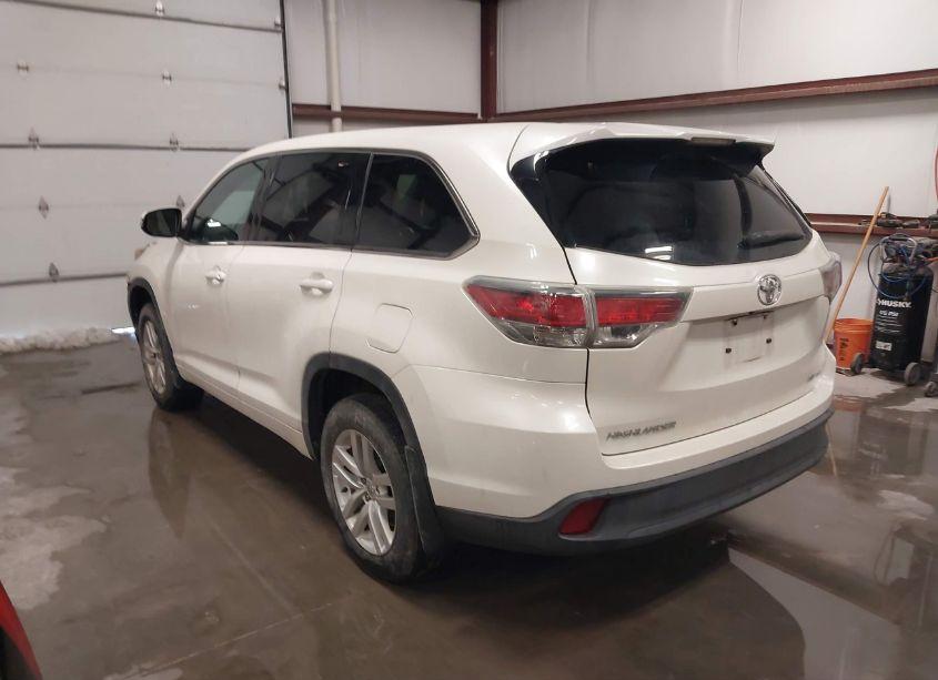 Photo 3 of 2014 Toyota Highlander LE V6 (VIN 5TDBKRFH9ES058259)