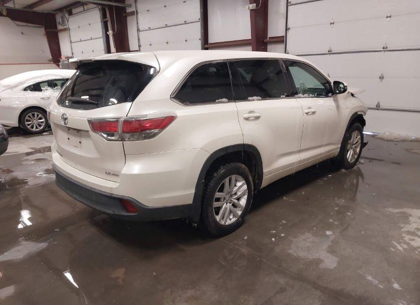 Photo 4 of 2014 Toyota Highlander LE V6 (VIN 5TDBKRFH9ES058259)