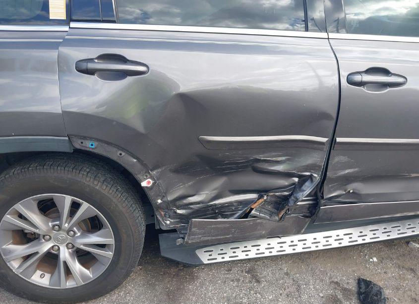 Photo 6 of 2015 Toyota Highlander LE PLUS V6 (VIN 5TDBKRFH9FS154118)