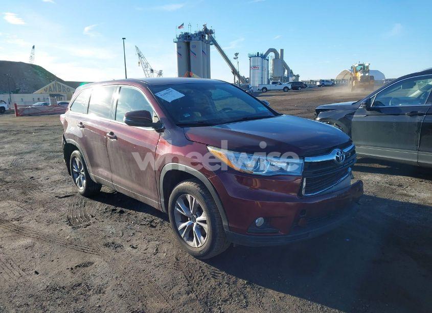 2016 Toyota Highlander LE PLUS V6 (VIN 5TDBKRFH9GS319084) main photo