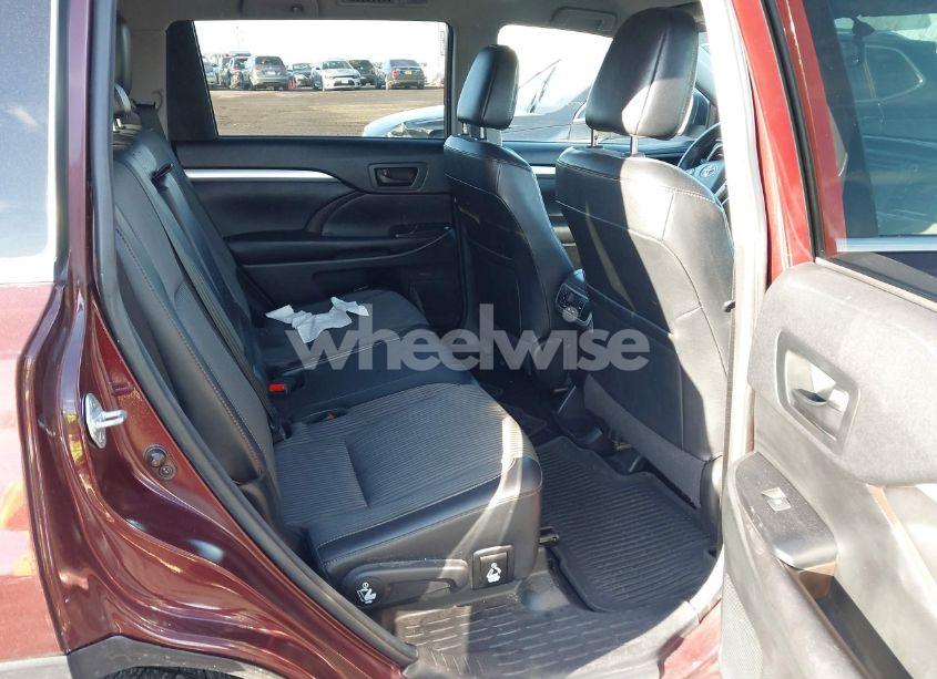 Photo 8 of 2016 Toyota Highlander LE PLUS V6 (VIN 5TDBKRFH9GS319084)