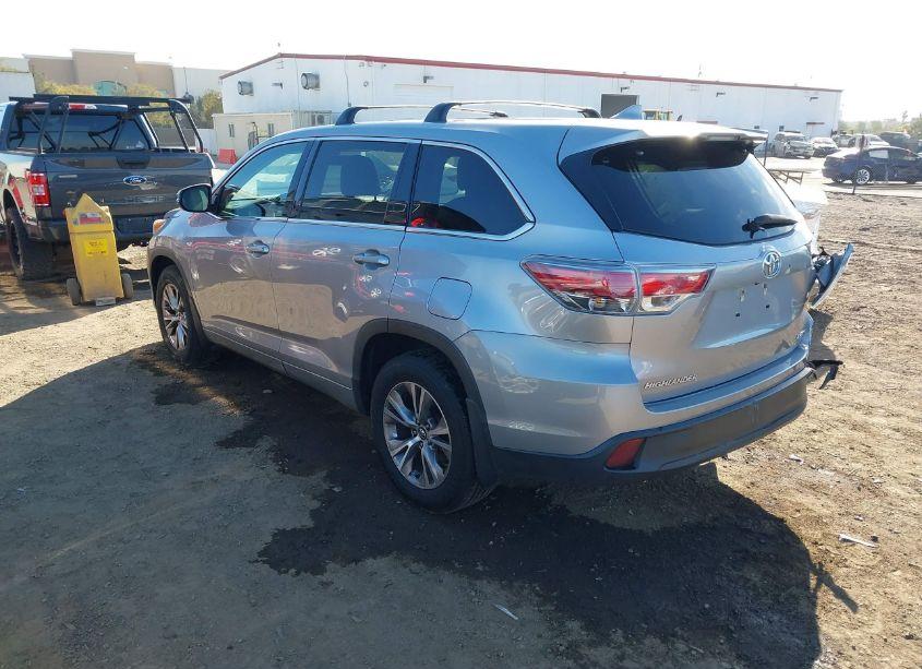 Photo 3 of 2016 Toyota Highlander LE PLUS V6 (VIN 5TDBKRFH9GS355423)