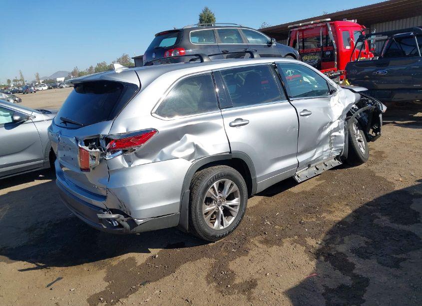 Photo 4 of 2016 Toyota Highlander LE PLUS V6 (VIN 5TDBKRFH9GS355423)