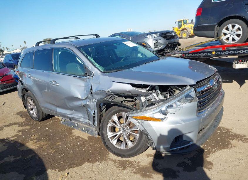 Photo 6 of 2016 Toyota Highlander LE PLUS V6 (VIN 5TDBKRFH9GS355423)