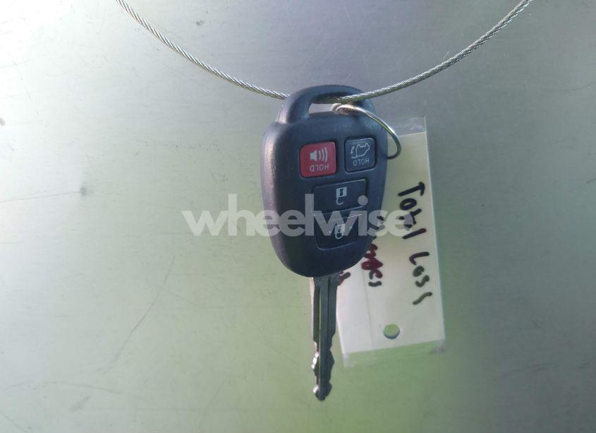 Photo 11 of 2016 Toyota Highlander LE PLUS V6 (VIN 5TDBKRFHXGS327730)