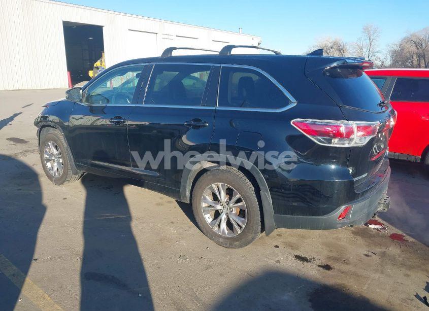 Photo 3 of 2016 Toyota Highlander LE PLUS V6 (VIN 5TDBKRFHXGS327730)