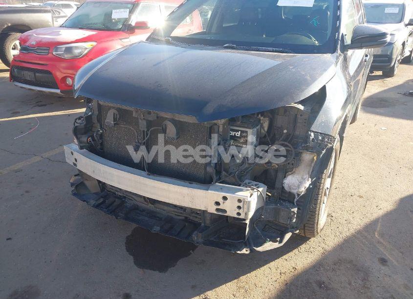 Photo 6 of 2016 Toyota Highlander LE PLUS V6 (VIN 5TDBKRFHXGS327730)