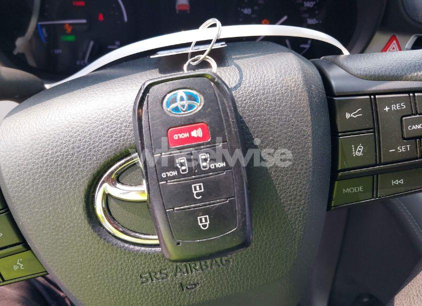 Photo 11 of 2022 Toyota Sienna LE (VIN 5TDBRKEC0NS087867)