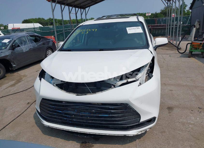 Photo 13 of 2022 Toyota Sienna LE (VIN 5TDBRKEC0NS087867)