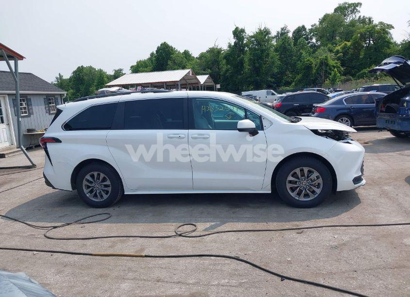 Photo 14 of 2022 Toyota Sienna LE (VIN 5TDBRKEC0NS087867)