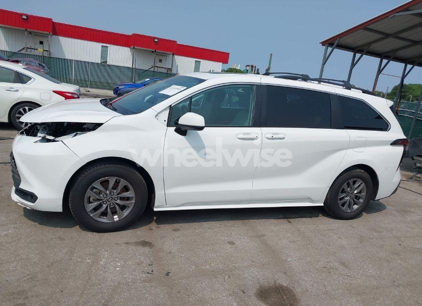 Photo 15 of 2022 Toyota Sienna LE (VIN 5TDBRKEC0NS087867)