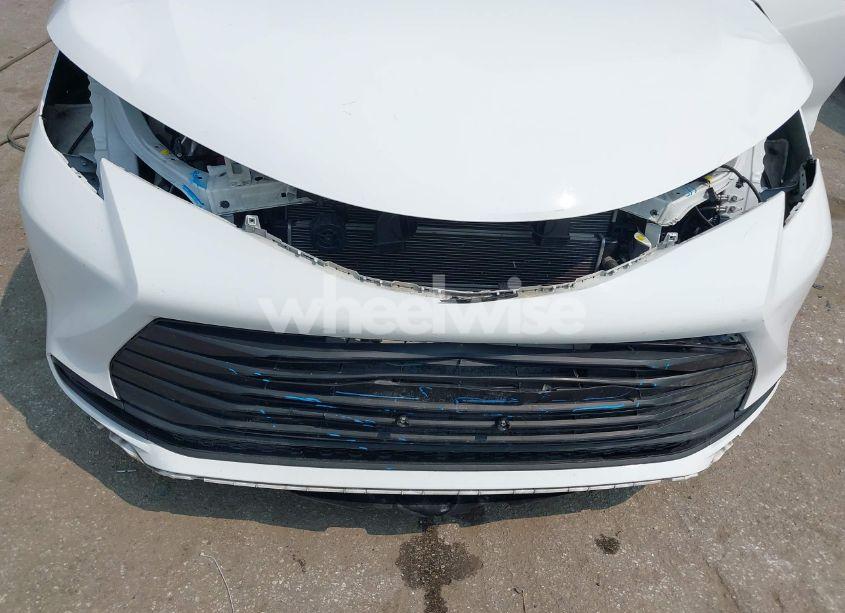 Photo 6 of 2022 Toyota Sienna LE (VIN 5TDBRKEC0NS087867)