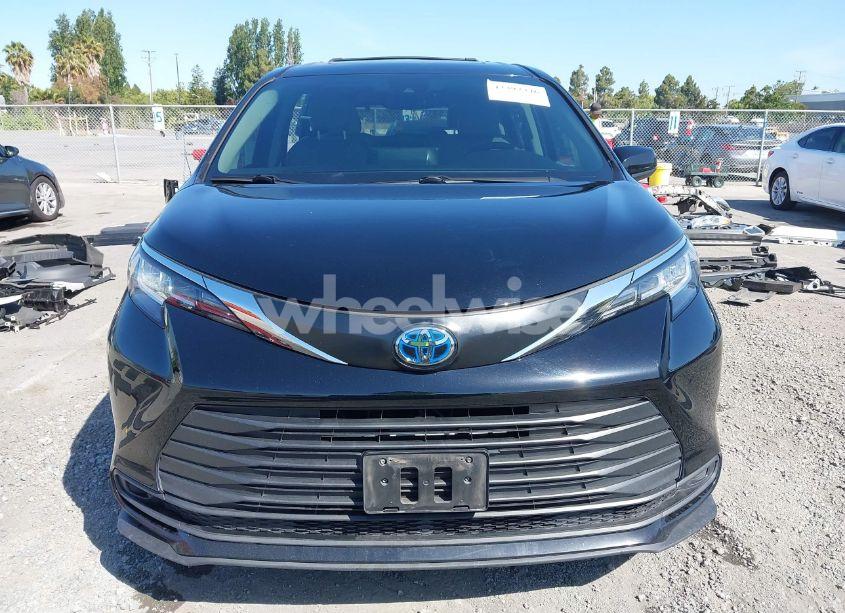 Photo 13 of 2022 Toyota Sienna LE (VIN 5TDBRKEC0NS102741)