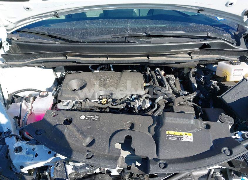 Photo 10 of 2024 Toyota Sienna LE (VIN 5TDBRKEC0RS217006)