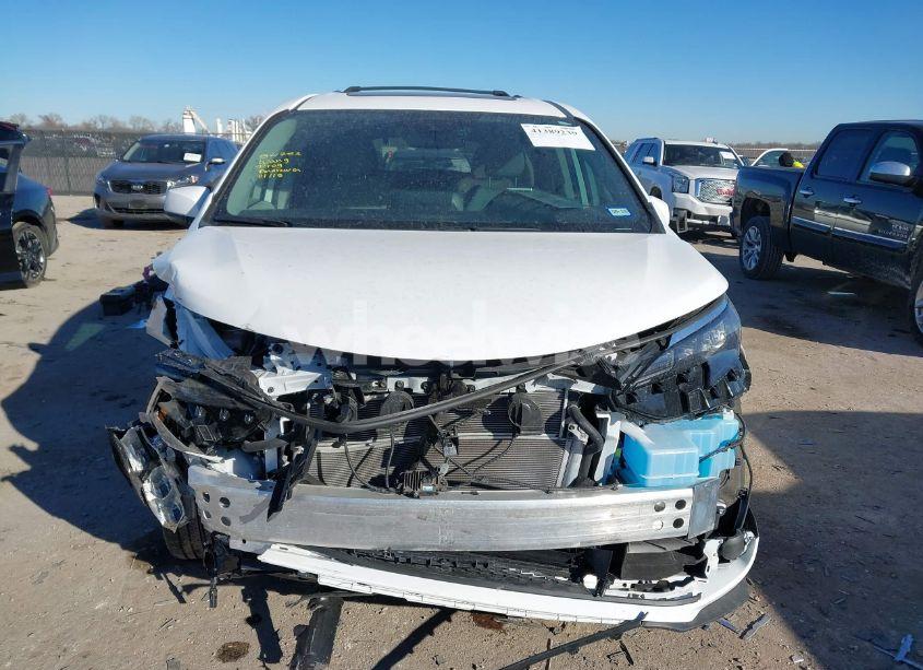 Photo 12 of 2024 Toyota Sienna LE (VIN 5TDBRKEC0RS217006)