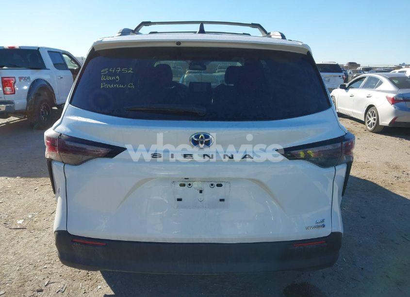 Photo 16 of 2024 Toyota Sienna LE (VIN 5TDBRKEC0RS217006)