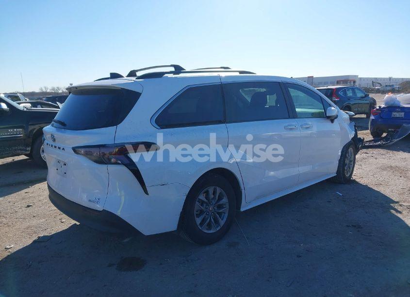 Photo 4 of 2024 Toyota Sienna LE (VIN 5TDBRKEC0RS217006)