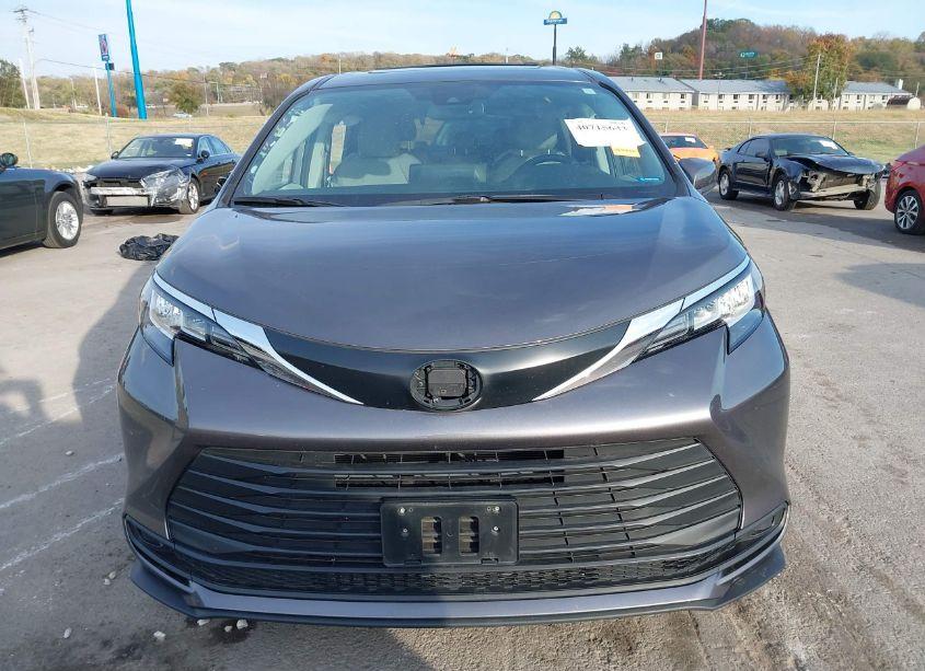 Photo 13 of 2023 Toyota Sienna LE (VIN 5TDBRKEC1PS139431)