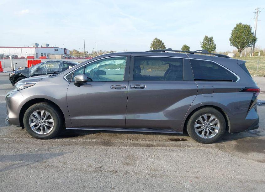 Photo 15 of 2023 Toyota Sienna LE (VIN 5TDBRKEC1PS139431)