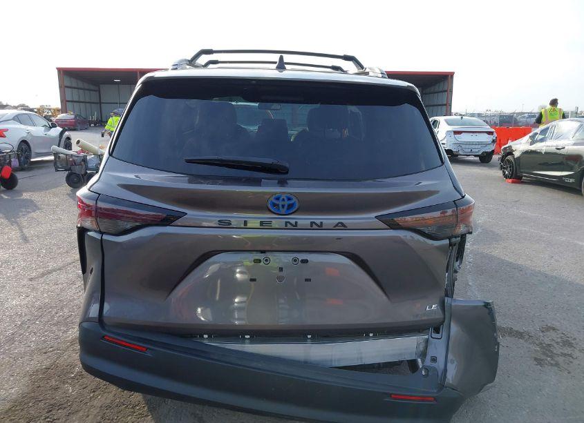 Photo 17 of 2023 Toyota Sienna LE (VIN 5TDBRKEC1PS139431)