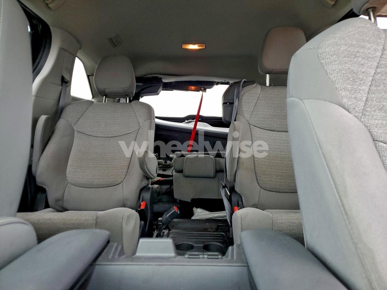 Photo 10 of 2022 TOYOTA SIENNA LE (VIN 5TDBRKEC2NS117516)