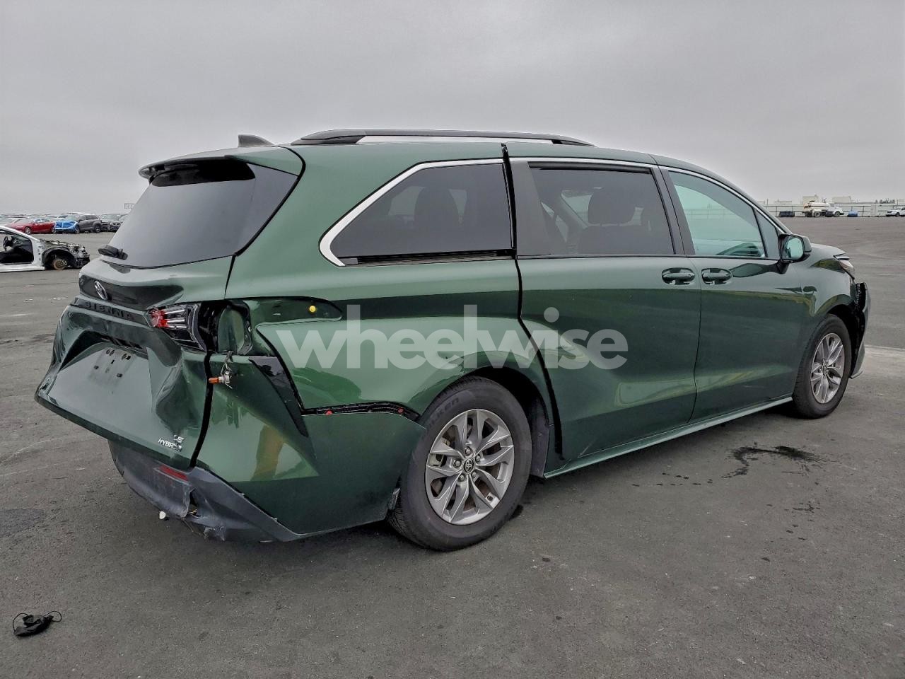 Photo 3 of 2022 TOYOTA SIENNA LE (VIN 5TDBRKEC2NS117516)