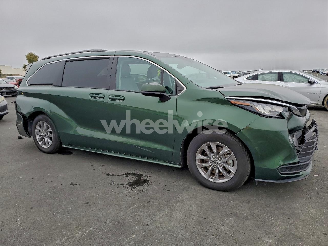 Photo 4 of 2022 TOYOTA SIENNA LE (VIN 5TDBRKEC2NS117516)
