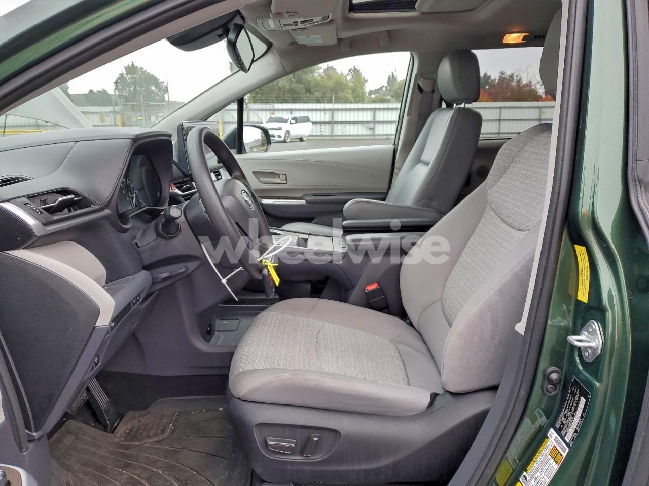 Photo 7 of 2022 TOYOTA SIENNA LE (VIN 5TDBRKEC2NS117516)