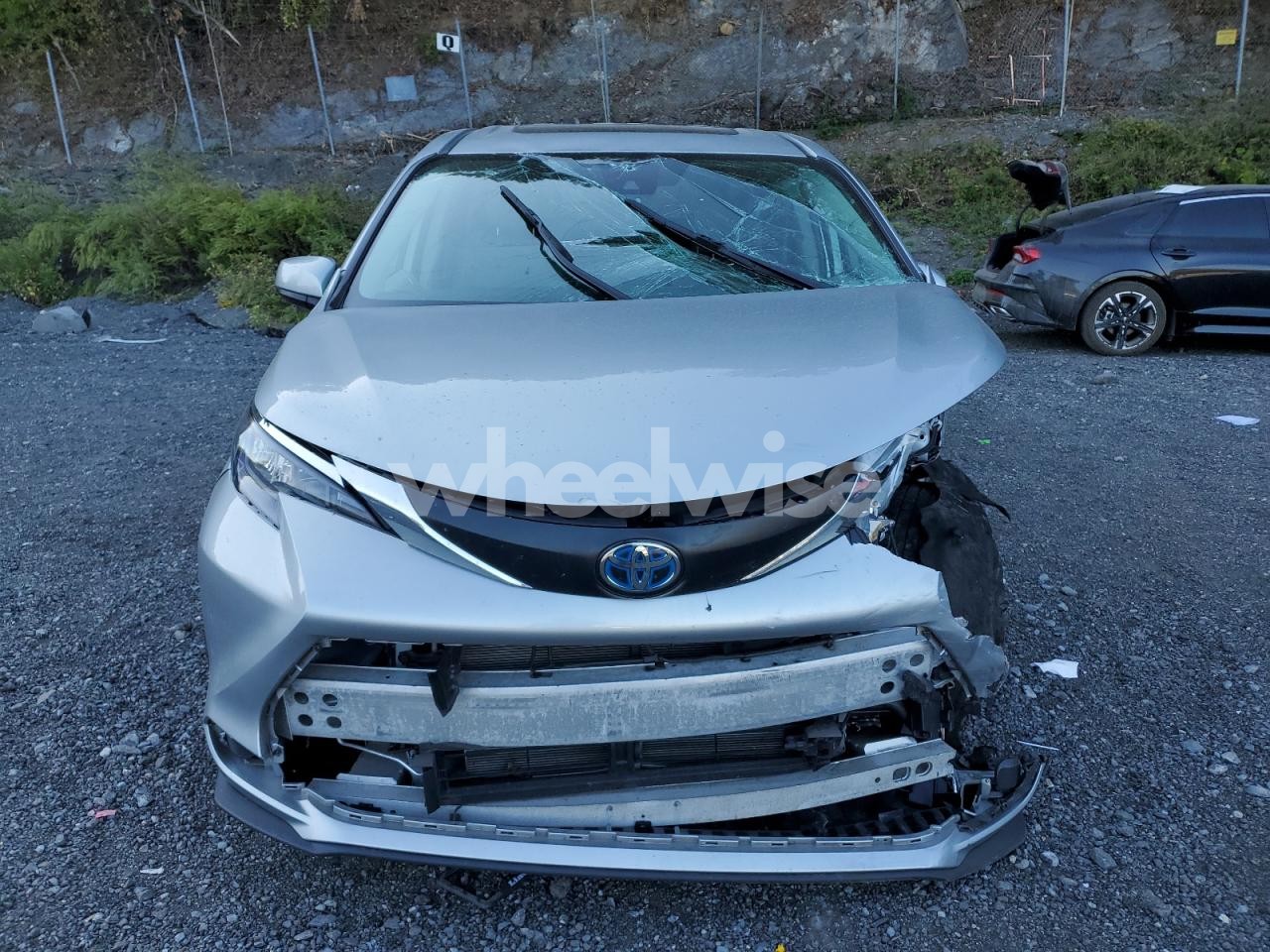 Photo 5 of 2024 TOYOTA SIENNA LE (VIN 5TDBRKEC4RS199724)