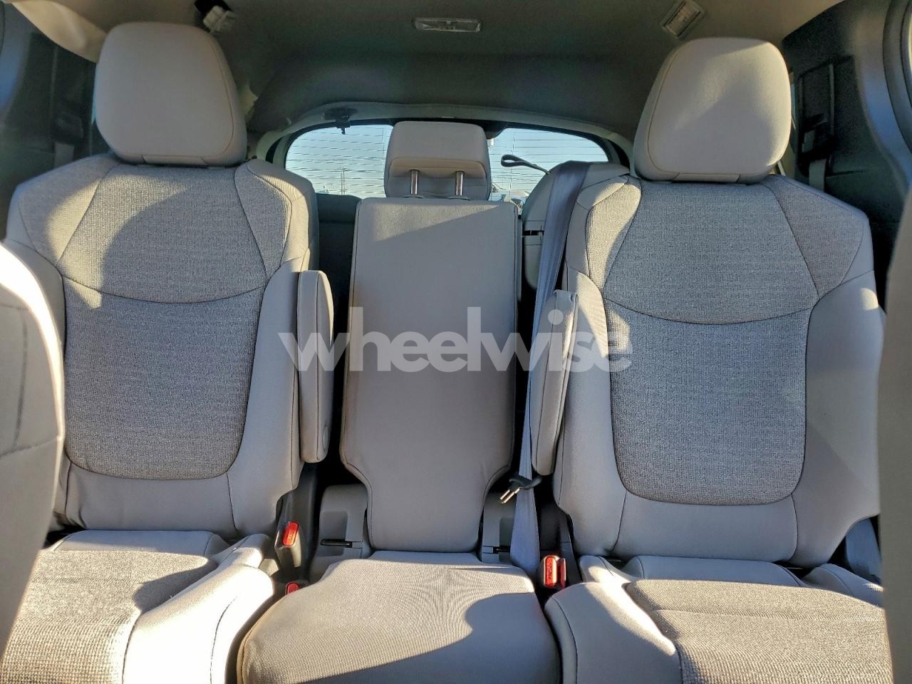 Photo 10 of 2025 TOYOTA SIENNA LE (VIN 5TDBRKEC4SS255425)