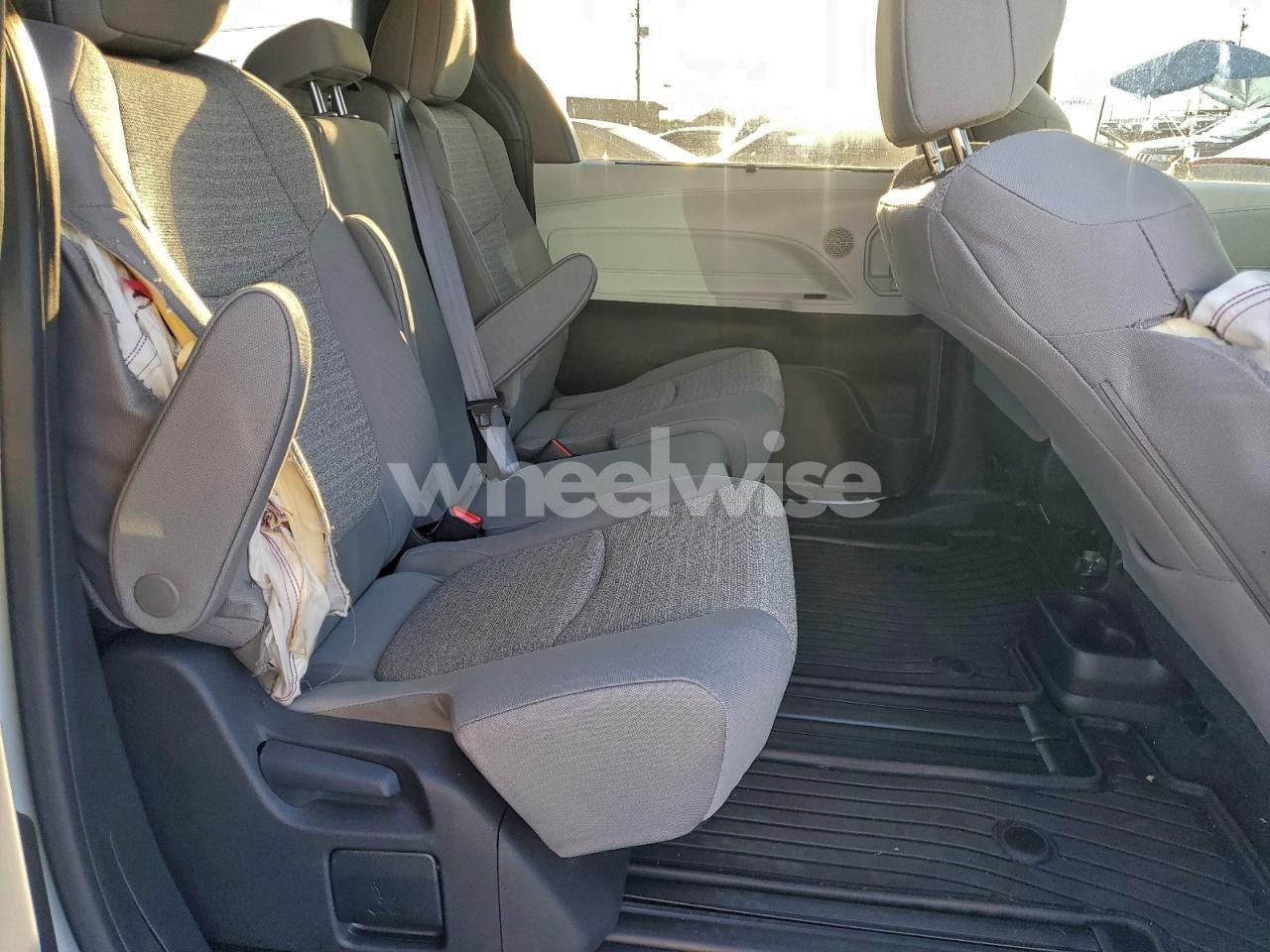 Photo 11 of 2025 TOYOTA SIENNA LE (VIN 5TDBRKEC4SS255425)