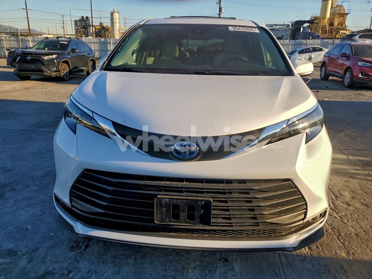 Photo 5 of 2025 TOYOTA SIENNA LE (VIN 5TDBRKEC4SS255425)