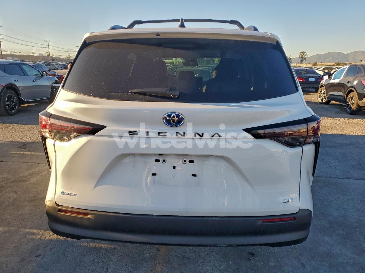 Photo 6 of 2025 TOYOTA SIENNA LE (VIN 5TDBRKEC4SS255425)