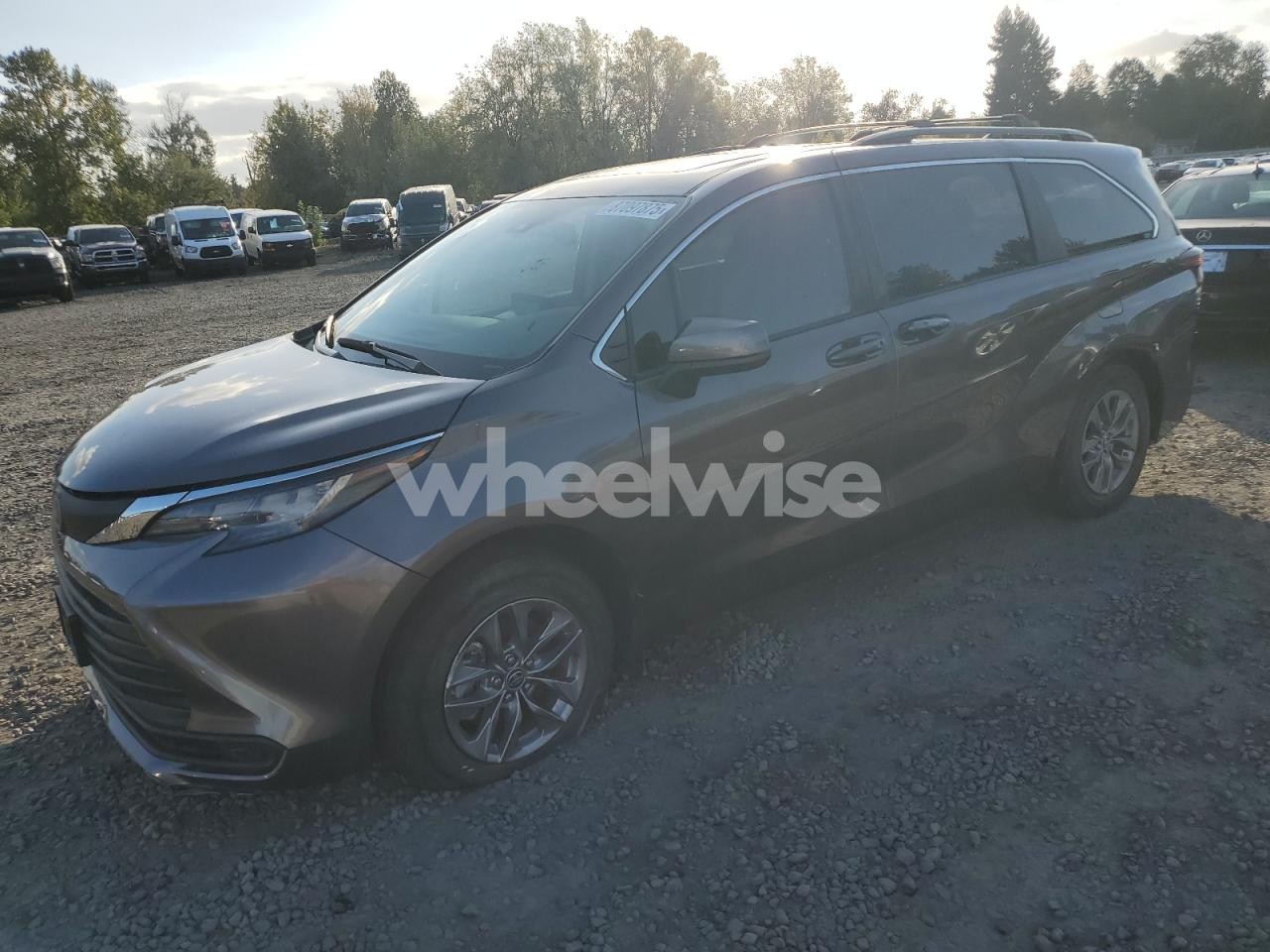 2023 TOYOTA SIENNA LE (VIN 5TDBRKEC5PS179124) main photo