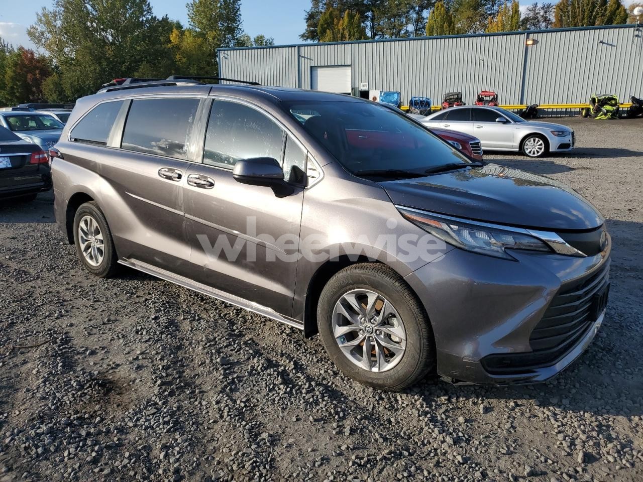 Photo 4 of 2023 TOYOTA SIENNA LE (VIN 5TDBRKEC5PS179124)